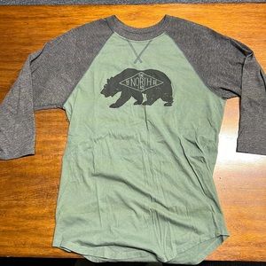 Small men’s north face shirt